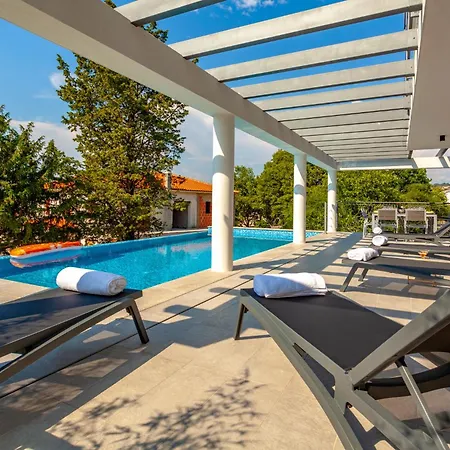 New With Large Pool, Sea View, 300 M From The - By Traveler Tourist Agency Krk - Id 2191 Vila Malinska