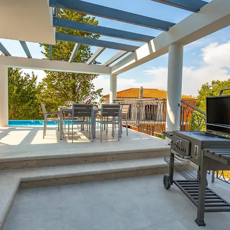 New With Large Pool, Sea View, 300 M From The - By Traveler Tourist Agency Krk - Id 2191 *