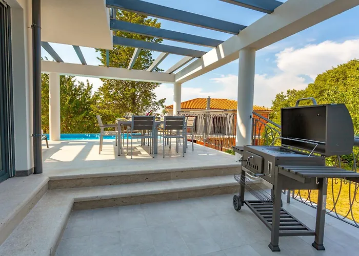New With Large Pool, Sea View, 300 M From The - By Traveler Tourist Agency Krk - Id 2191 *