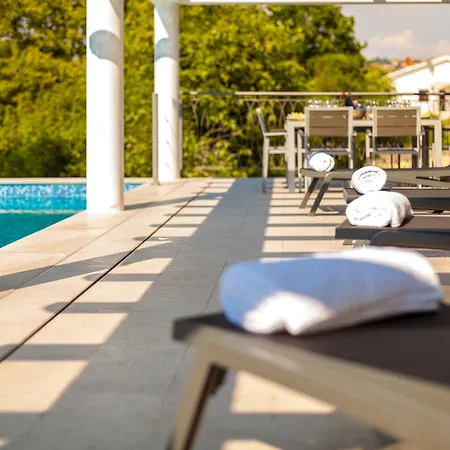 Βίλα New With Large Pool, Sea View, 300 M From The - By Traveler Tourist Agency Krk - Id 2191 *