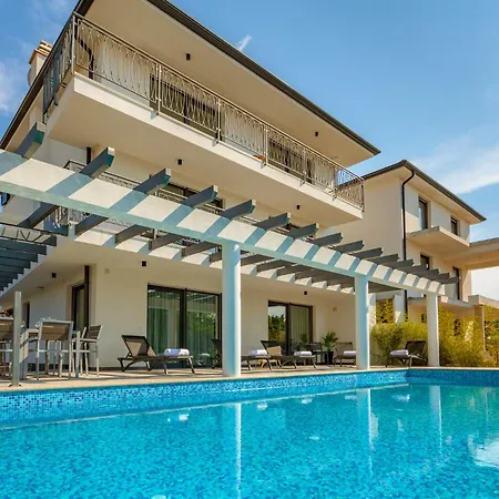 Βίλα New With Large Pool, Sea View, 300 M From The - By Traveler Tourist Agency Krk - Id 2191