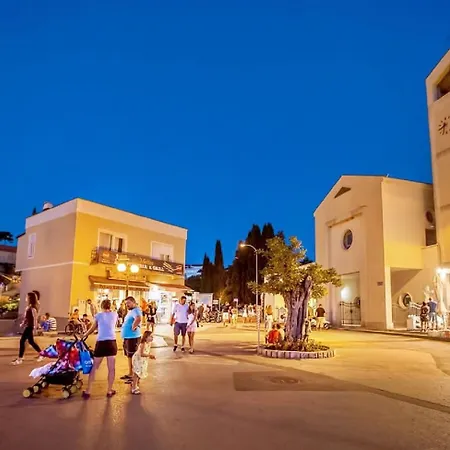 Βίλα New With Large Pool, Sea View, 300 M From The - By Traveler Tourist Agency Krk - Id 2191 *