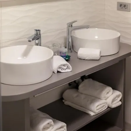 Βίλα New With Large Pool, Sea View, 300 M From The - By Traveler Tourist Agency Krk - Id 2191