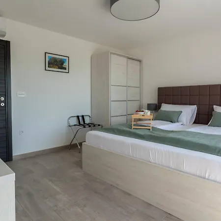 Βίλα New With Large Pool, Sea View, 300 M From The - By Traveler Tourist Agency Krk - Id 2191 Malinska