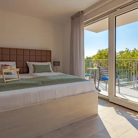 New With Large Pool, Sea View, 300 M From The - By Traveler Tourist Agency Krk - Id 2191 *