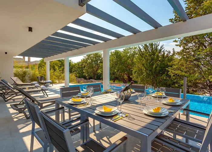 Вилла New With Large Pool, Sea View, 300 M From The - By Traveler Tourist Agency Krk - Id 2191 Малинска