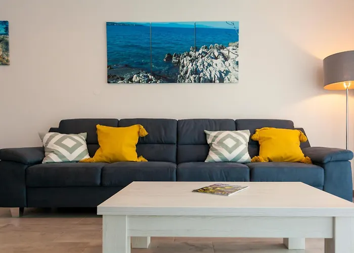 New With Large Pool, Sea View, 300 M From The - By Traveler Tourist Agency Krk - Id 2191 Вилла Малинска