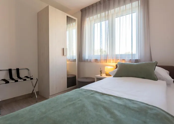 New With Large Pool, Sea View, 300 M From The - By Traveler Tourist Agency Krk - Id 2191 Малинска