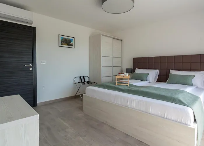 Вилла New With Large Pool, Sea View, 300 M From The - By Traveler Tourist Agency Krk - Id 2191 Малинска